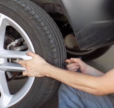 When to change the wheels of my car? Discover it here